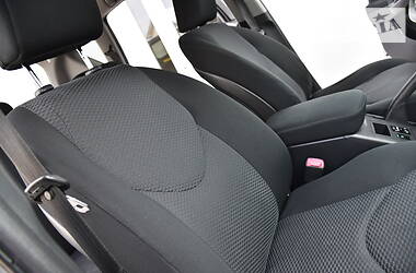 Внедорожник / Кроссовер Toyota RAV4 2011 в 