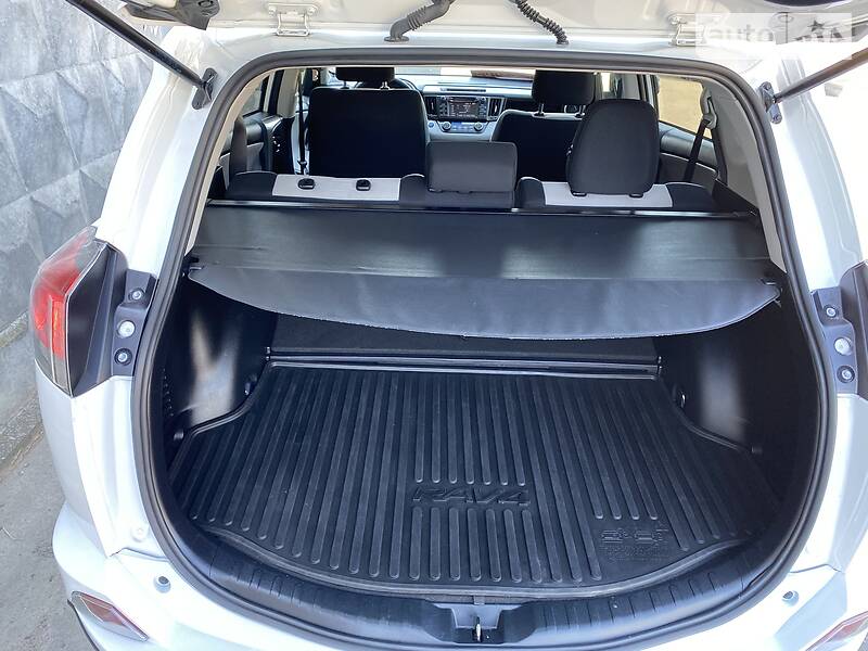 Позашляховик / Кросовер Toyota RAV4 2018 в Києві