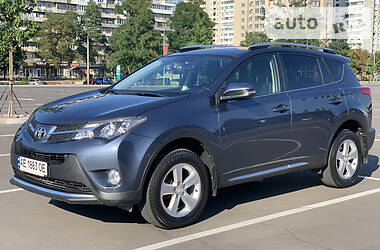 Позашляховик / Кросовер Toyota RAV4 2014 в 