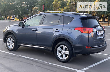Позашляховик / Кросовер Toyota RAV4 2014 в 
