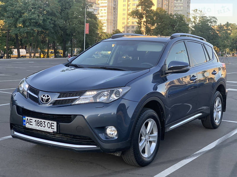 Позашляховик / Кросовер Toyota RAV4 2014 в 