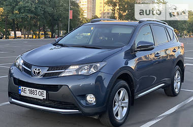 Позашляховик / Кросовер Toyota RAV4 2014 в 