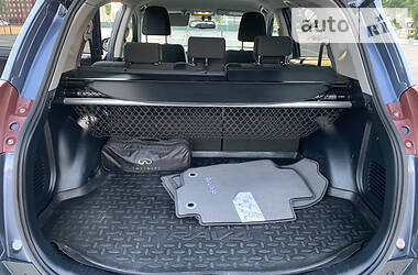 Позашляховик / Кросовер Toyota RAV4 2014 в 