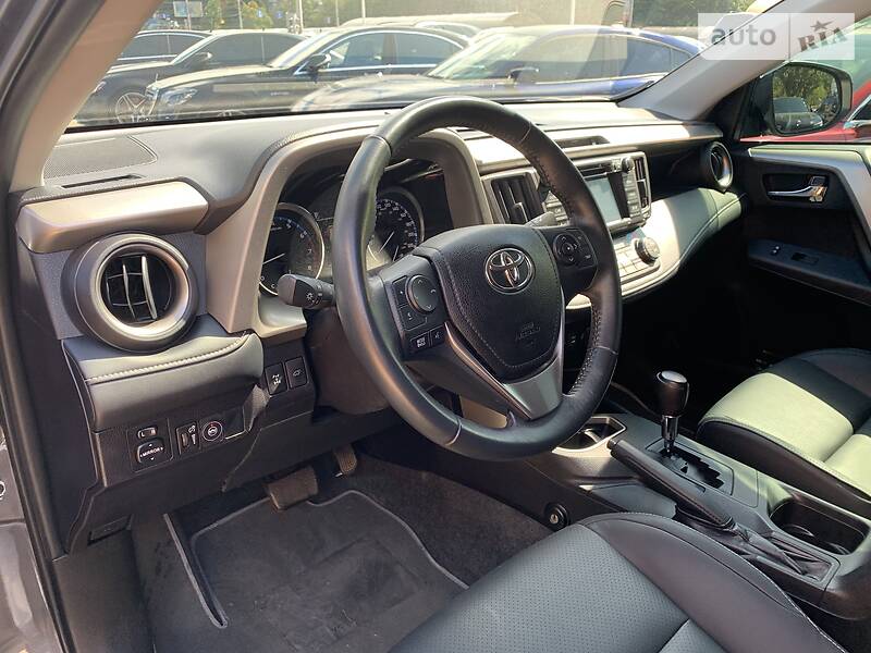 Універсал Toyota RAV4 2016 в Києві