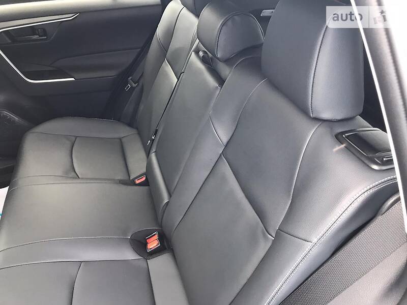 Позашляховик / Кросовер Toyota RAV4 2019 в Києві