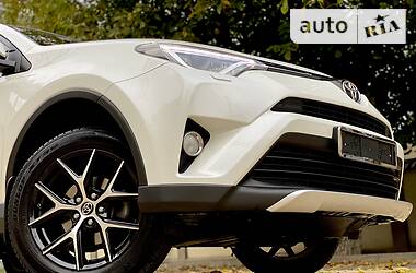 Позашляховик / Кросовер Toyota RAV4 2015 в Одесі