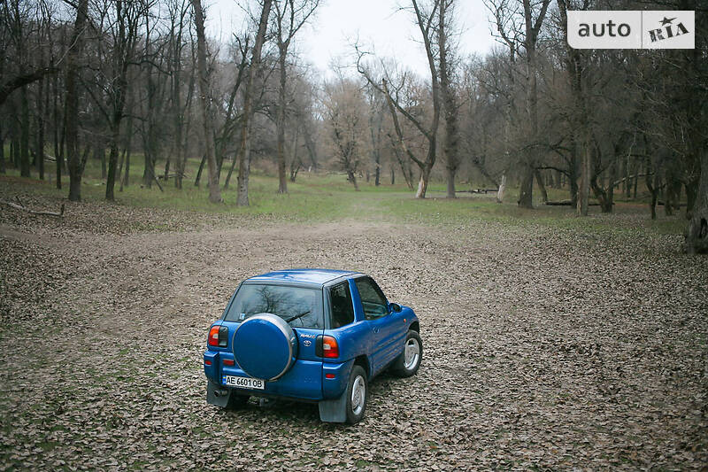 Внедорожник / Кроссовер Toyota RAV4 1996 в Днепре