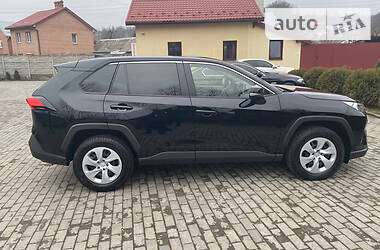 Позашляховик / Кросовер Toyota RAV4 2020 в  фото 5 Позашляховик / Кросовер Toyota RAV4 2020 в