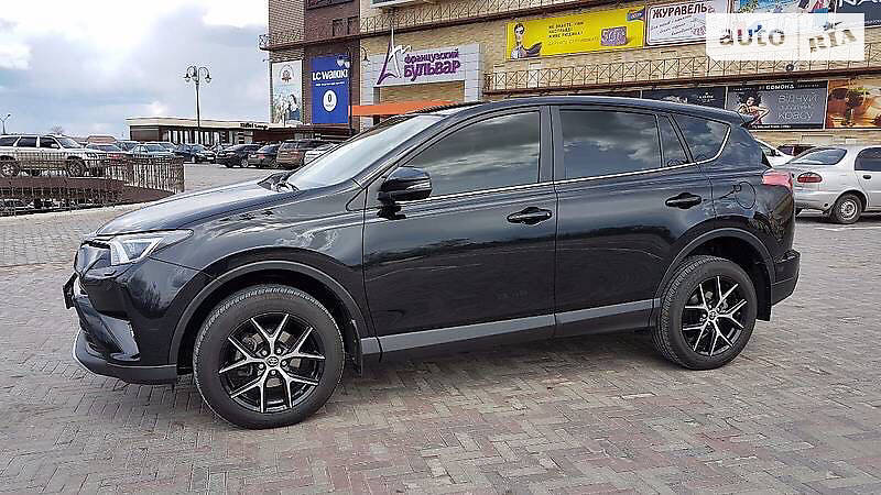 Внедорожник / Кроссовер Toyota RAV4 2016 в 