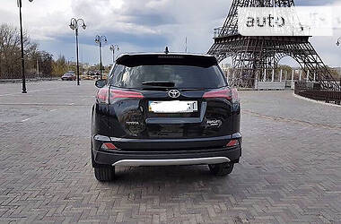 Внедорожник / Кроссовер Toyota RAV4 2016 в 