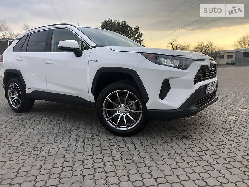 Позашляховик / Кросовер Toyota RAV4 2019 в Чернівцях