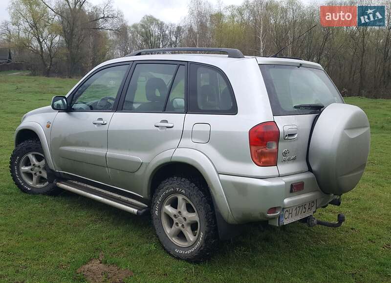 Внедорожник / Кроссовер Toyota RAV4 2001 в Киеве