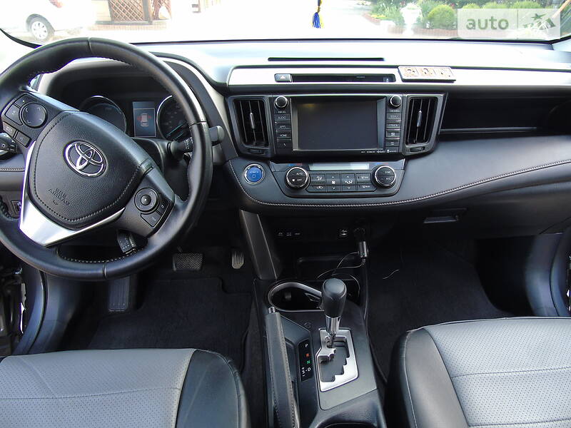Позашляховик / Кросовер Toyota RAV4 2016 в Южноукраїнську