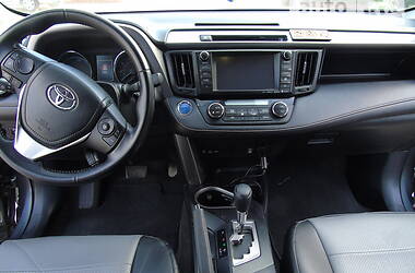 Внедорожник / Кроссовер Toyota RAV4 2016 в 