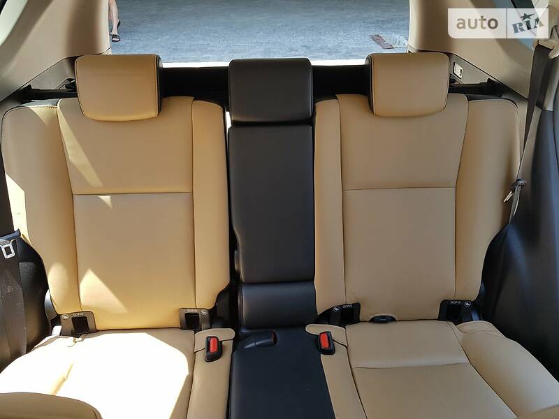 Позашляховик / Кросовер Toyota RAV4 2015 в Первомайську