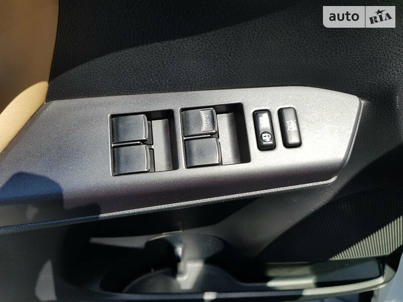 Позашляховик / Кросовер Toyota RAV4 2015 в Первомайську