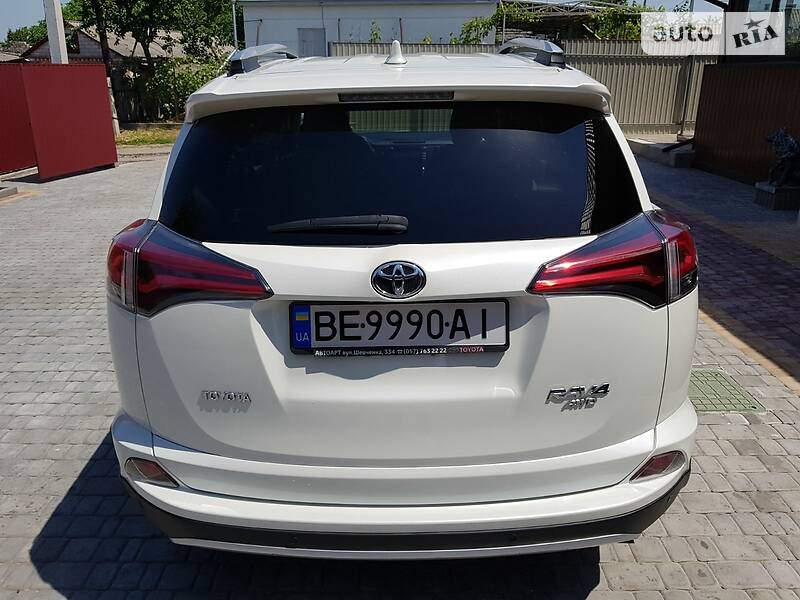 Позашляховик / Кросовер Toyota RAV4 2015 в Первомайську