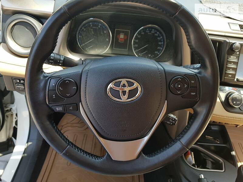 Позашляховик / Кросовер Toyota RAV4 2015 в Первомайську