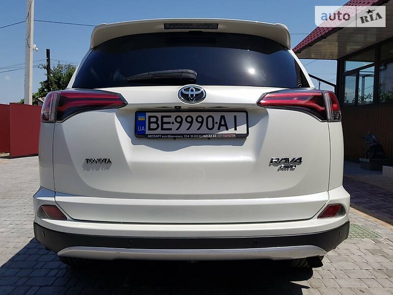 Позашляховик / Кросовер Toyota RAV4 2015 в Первомайську
