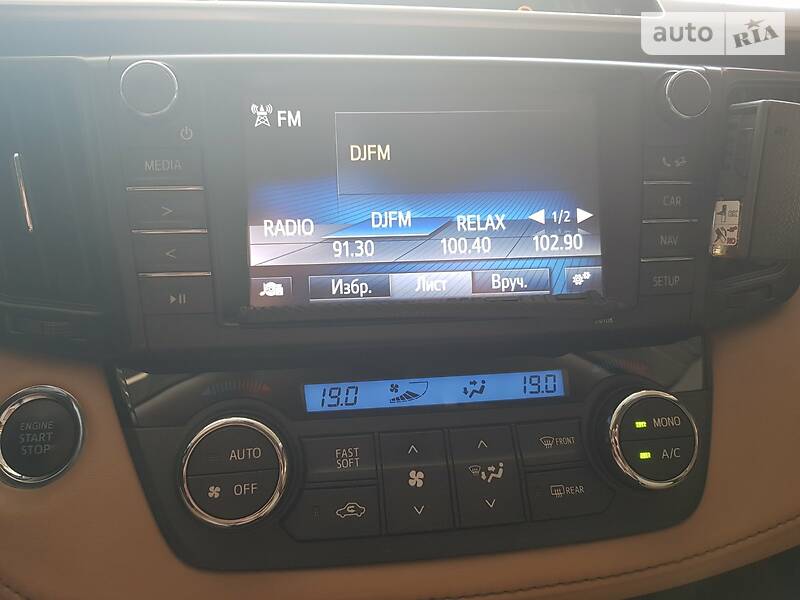 Позашляховик / Кросовер Toyota RAV4 2015 в Первомайську