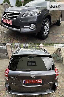 Позашляховик / Кросовер Toyota RAV4 2010 в Чернівцях