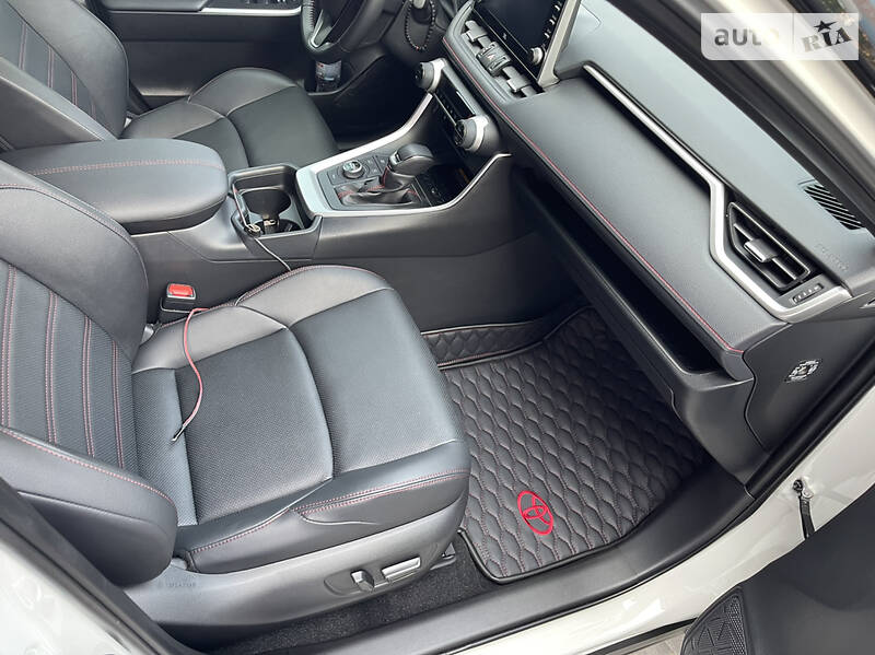 Позашляховик / Кросовер Toyota RAV4 2021 в Києві