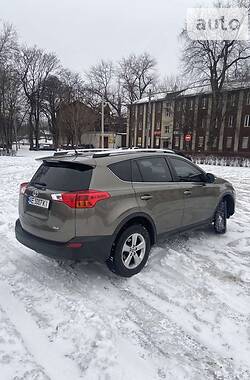 Позашляховик / Кросовер Toyota RAV4 2015 в Кам'янському