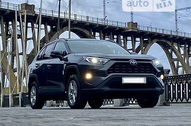 Внедорожник / Кроссовер Toyota RAV4 2019 в Днепре