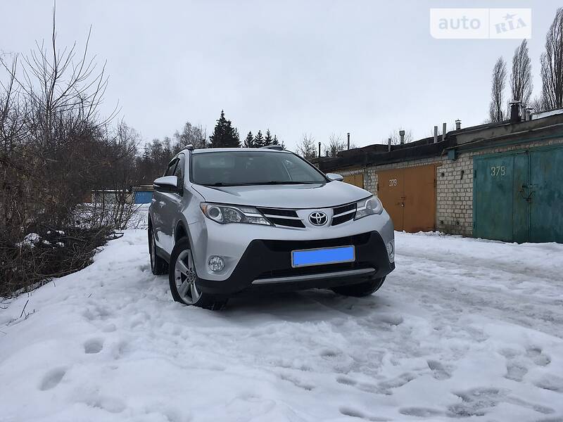 Внедорожник / Кроссовер Toyota RAV4 2015 в Купянске