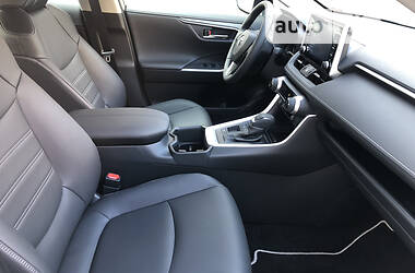 Внедорожник / Кроссовер Toyota RAV4 2022 в 