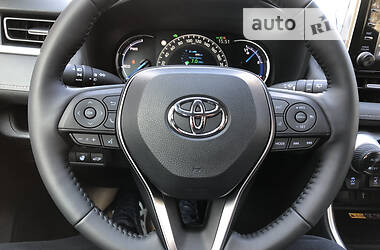 Внедорожник / Кроссовер Toyota RAV4 2022 в 
