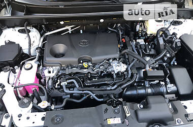 Внедорожник / Кроссовер Toyota RAV4 2022 в 
