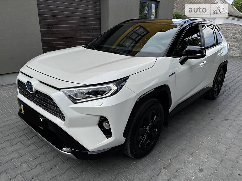 Внедорожник / Кроссовер Toyota RAV4 2020 в Хмельницком