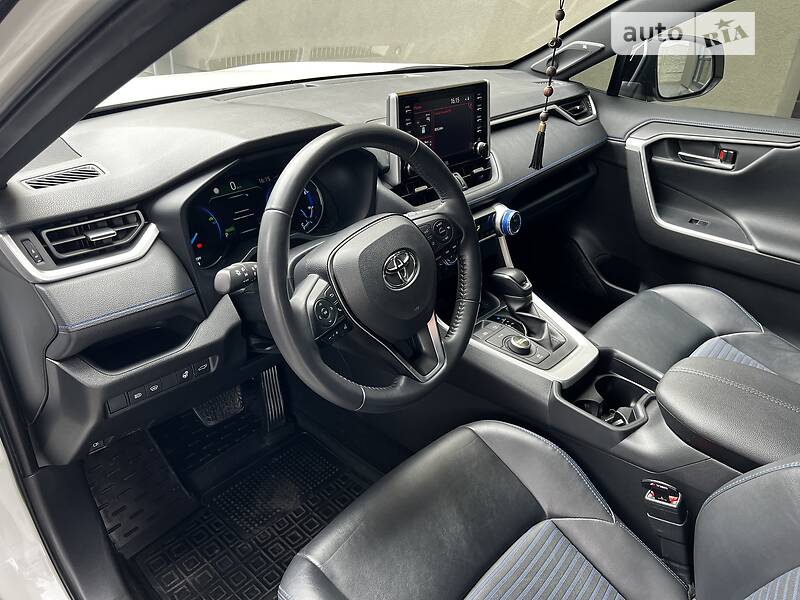 Внедорожник / Кроссовер Toyota RAV4 2020 в Хмельницком