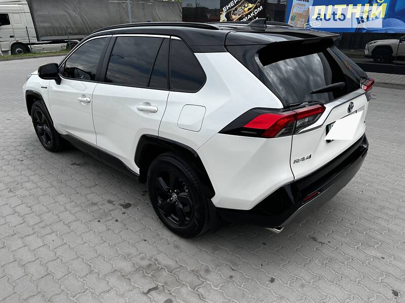 Внедорожник / Кроссовер Toyota RAV4 2020 в Хмельницком