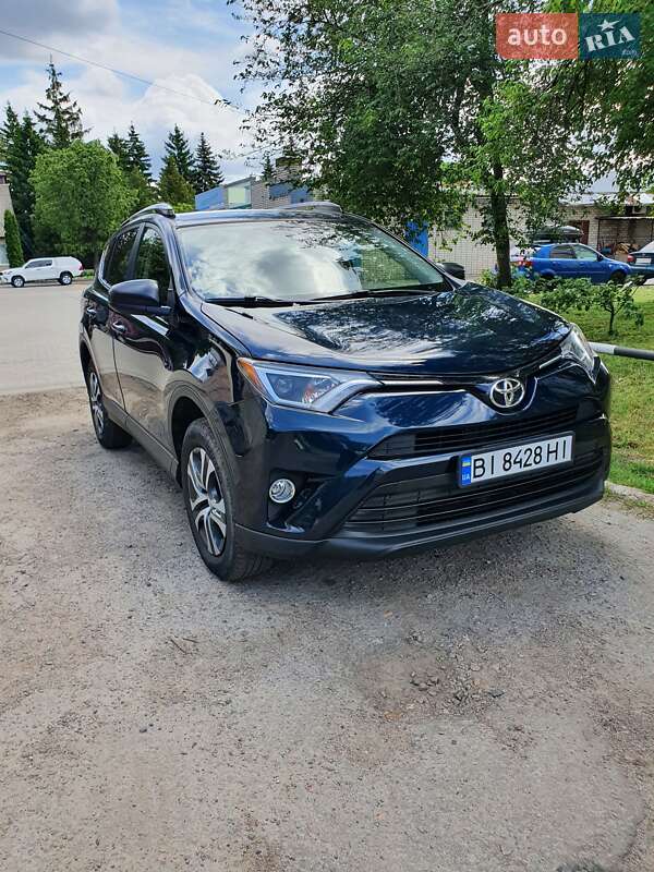 Позашляховик / Кросовер Toyota RAV4 2018 в Полтаві
