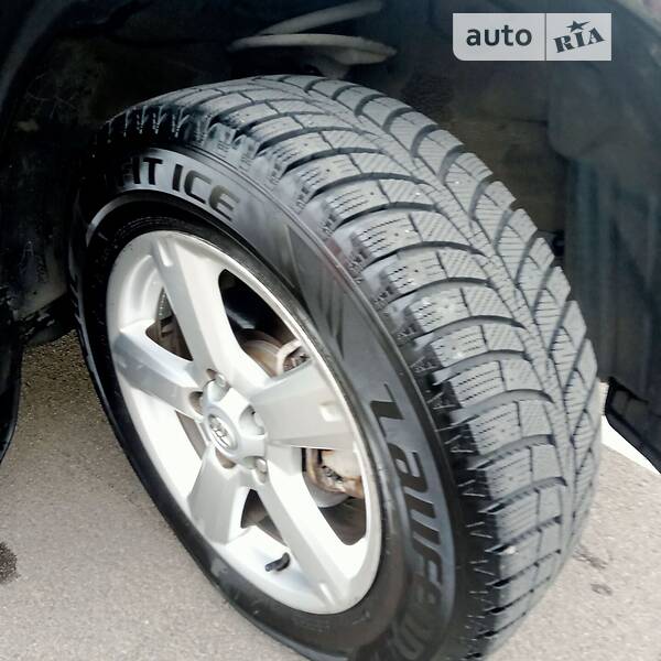 Внедорожник / Кроссовер Toyota RAV4 2006 в Ровно