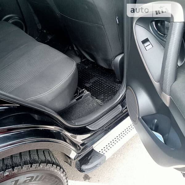 Внедорожник / Кроссовер Toyota RAV4 2006 в Ровно