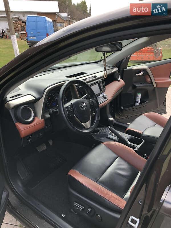 Позашляховик / Кросовер Toyota RAV4 2014 в Івано-Франківську