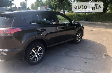 Позашляховик / Кросовер Toyota RAV4 2017 в Рівному