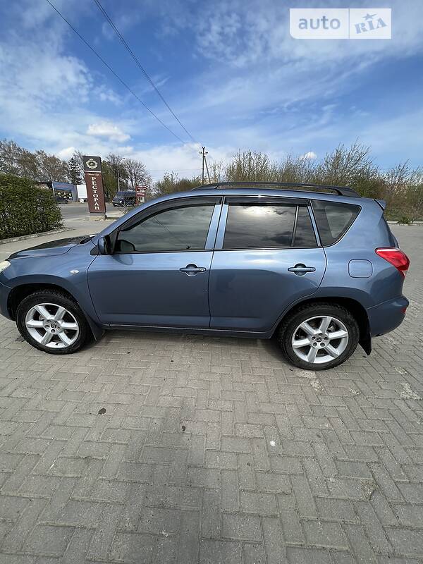 Позашляховик / Кросовер Toyota RAV4 2007 в Чернівцях