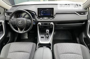 Позашляховик / Кросовер Toyota RAV4 2018 в 