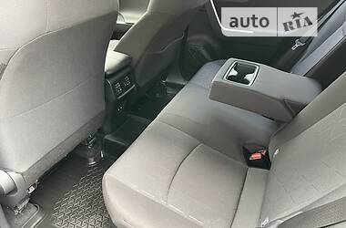 Позашляховик / Кросовер Toyota RAV4 2018 в 