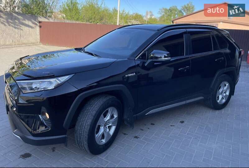 Внедорожник / Кроссовер Toyota RAV4 2021 в Чернигове