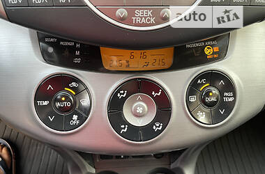 Внедорожник / Кроссовер Toyota RAV4 2008 в 