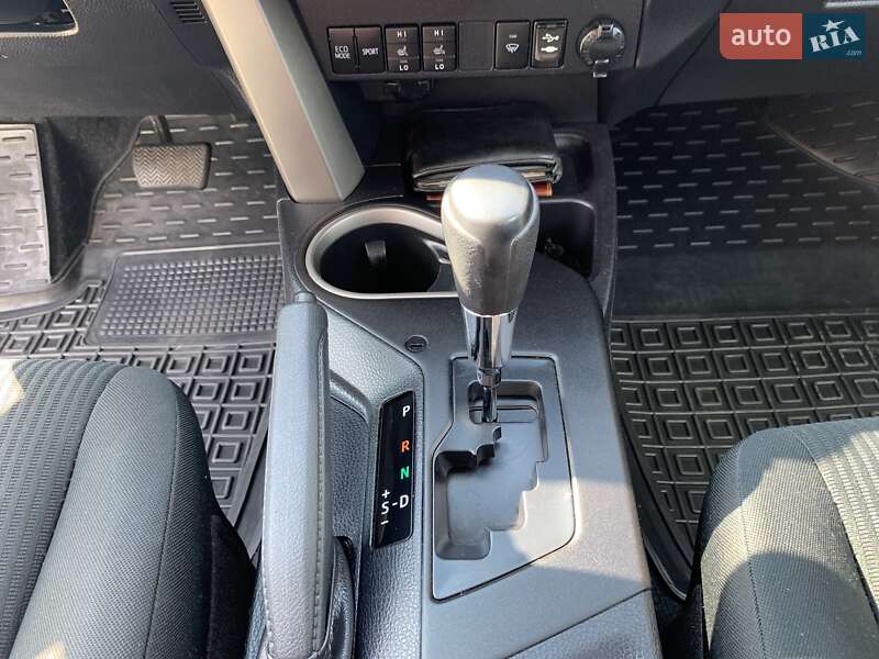 Позашляховик / Кросовер Toyota RAV4 2016 в Коломиї