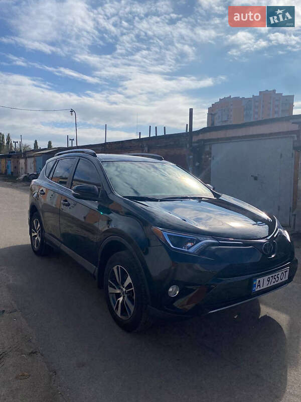 Внедорожник / Кроссовер Toyota RAV4 2018 в Киеве