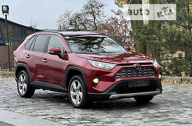 Внедорожник / Кроссовер Toyota RAV4 2019 в Киеве