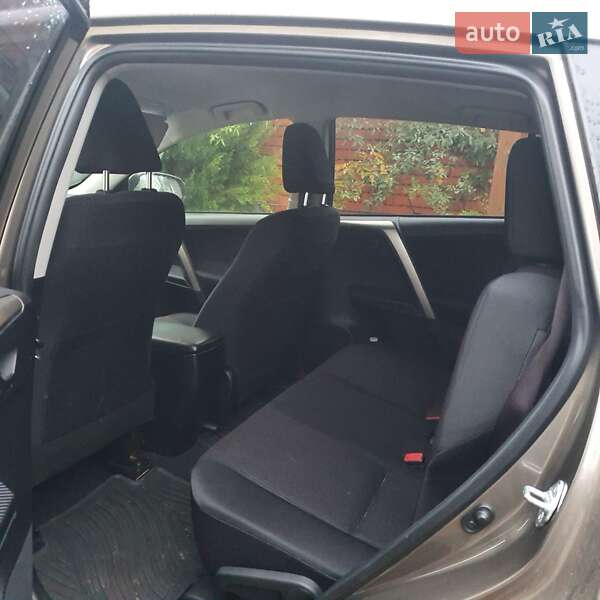 Внедорожник / Кроссовер Toyota RAV4 2015 в Днепре