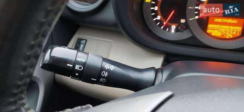 Позашляховик / Кросовер Toyota RAV4 2006 в Львові